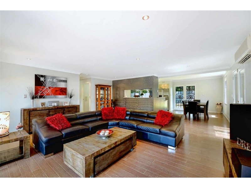 4 Sophie Avenue, Broadbeach Waters QLD 4218