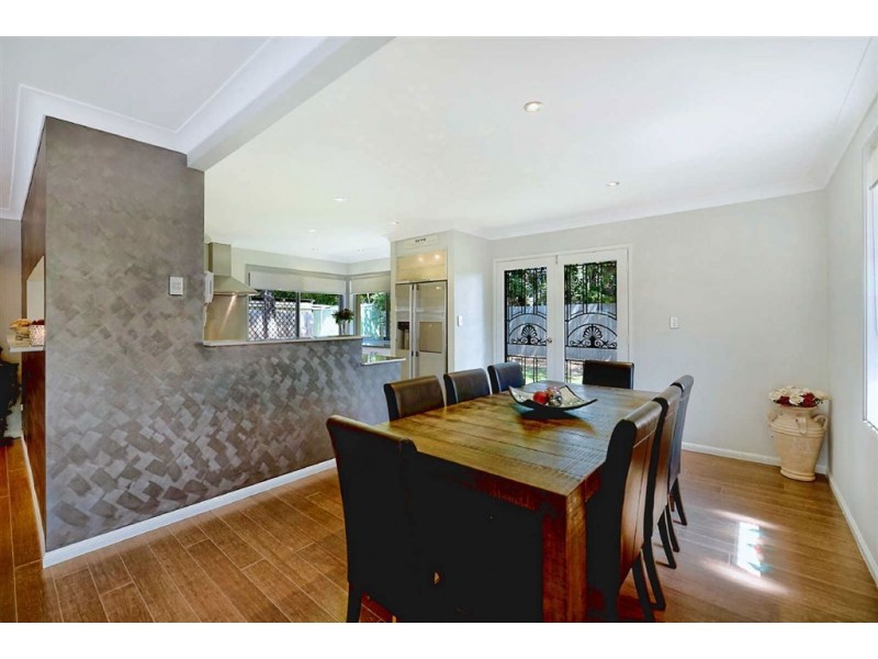 4 Sophie Avenue, Broadbeach Waters QLD 4218