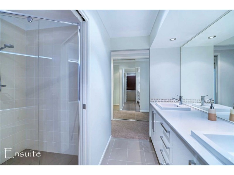 4 Sophie Avenue, Broadbeach Waters QLD 4218