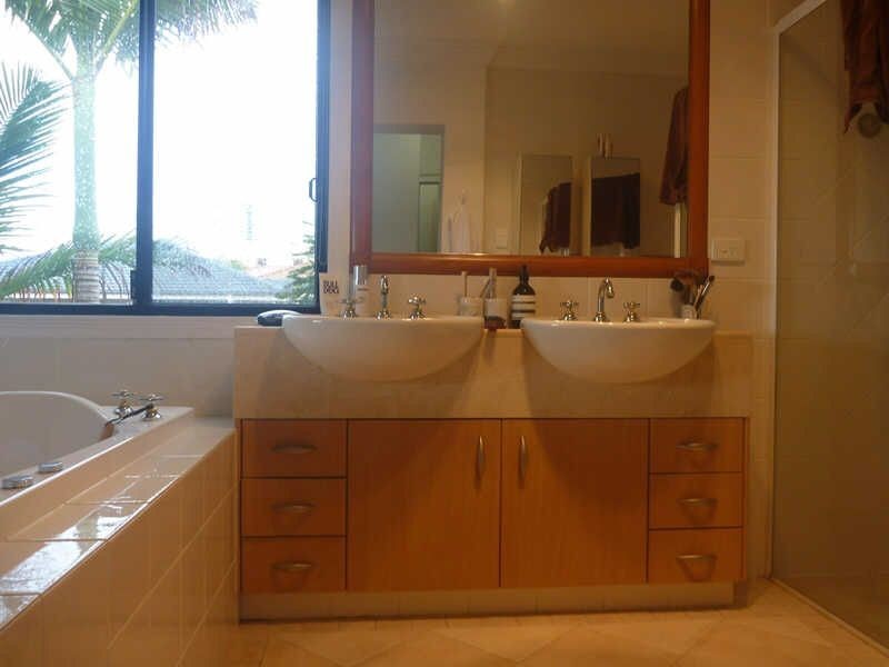 1/52 Cronin Avenue, Main Beach QLD 4217
