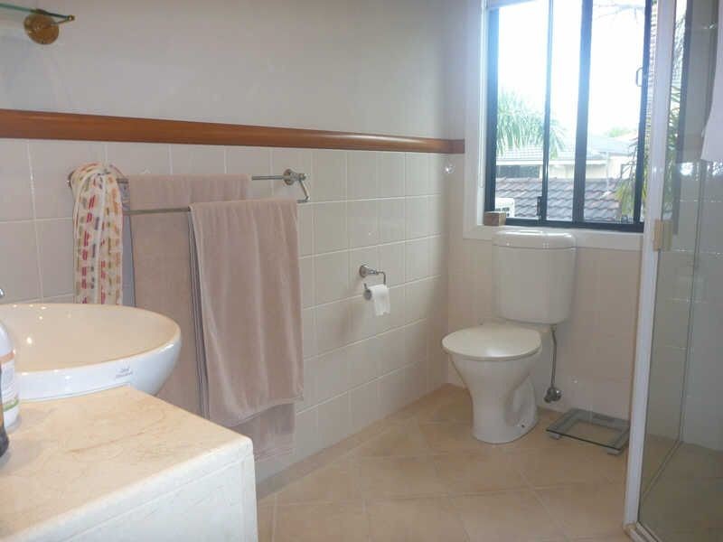 1/52 Cronin Avenue, Main Beach QLD 4217
