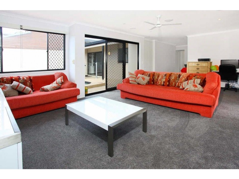 100 Gibraltar Drive, Isle Of Capri QLD 4217