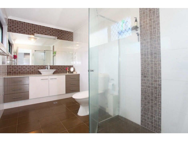 100 Gibraltar Drive, Isle Of Capri QLD 4217