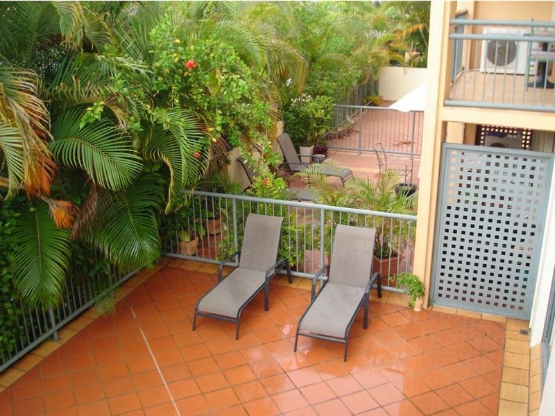 9/10 Genoa Street, Surfers Paradise QLD 4217