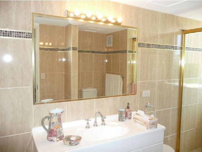 611/70 Remembrance Dr, Surfers Paradise QLD 4217