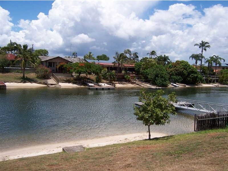 84 Salerno Street, Isle Of Capri QLD 4217