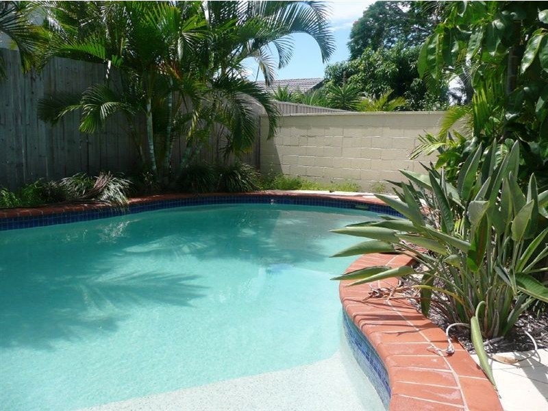 45 Amalfi Drive, Isle Of Capri QLD 4217