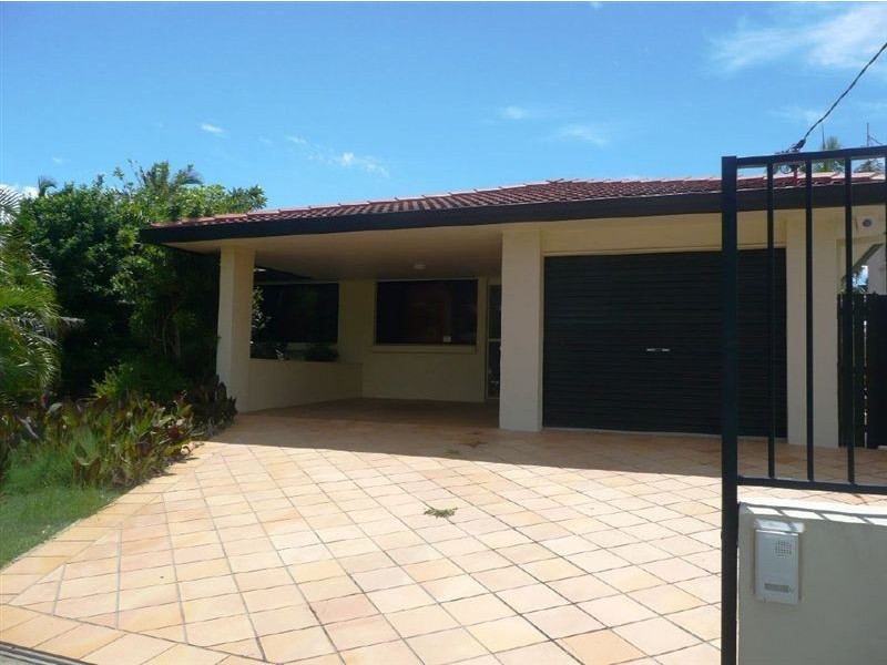 45 Amalfi Drive, Isle Of Capri QLD 4217