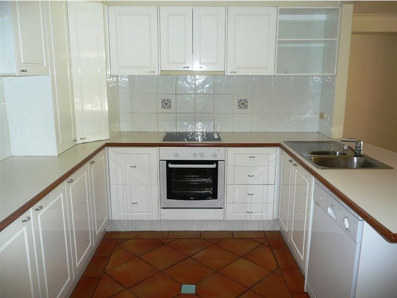 45 Amalfi Drive, Isle Of Capri QLD 4217