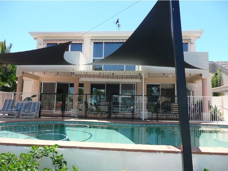 14 Nirvana Court, Runaway Bay QLD 4216