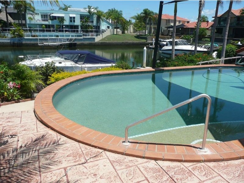 14 Nirvana Court, Runaway Bay QLD 4216