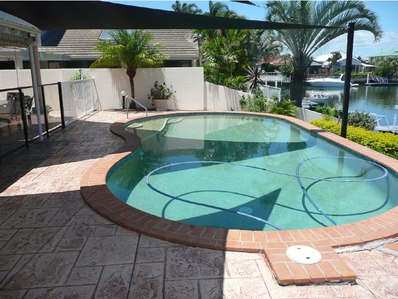 14 Nirvana Court, Runaway Bay QLD 4216