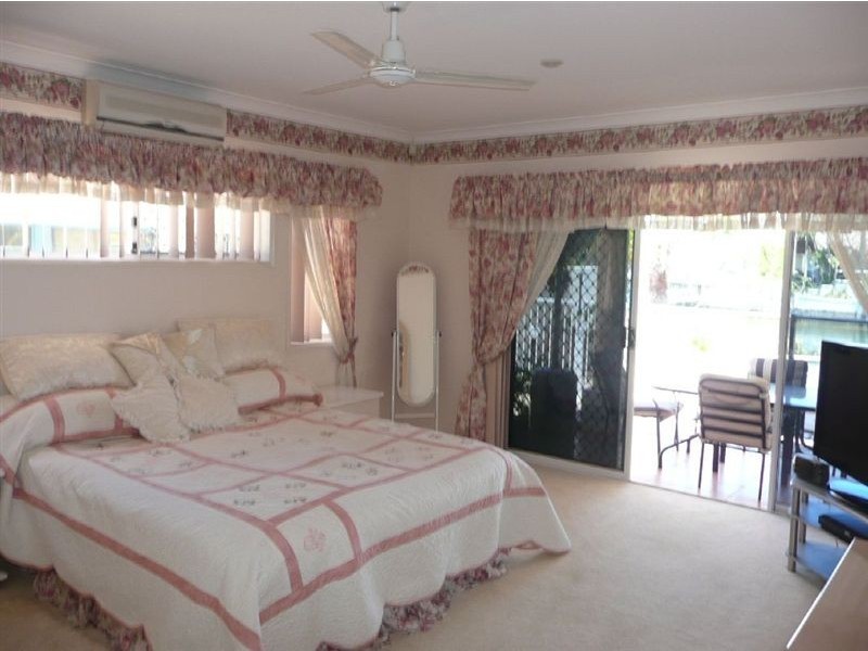 14 Nirvana Court, Runaway Bay QLD 4216