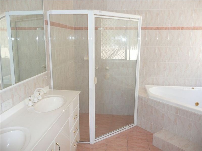 14 Nirvana Court, Runaway Bay QLD 4216