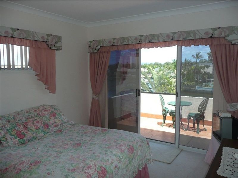 14 Nirvana Court, Runaway Bay QLD 4216