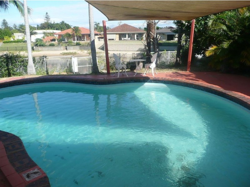 33 Beverley Crescent, Broadbeach Waters QLD 4218