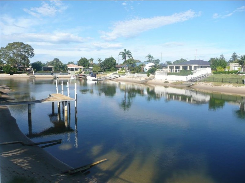 33 Beverley Crescent, Broadbeach Waters QLD 4218