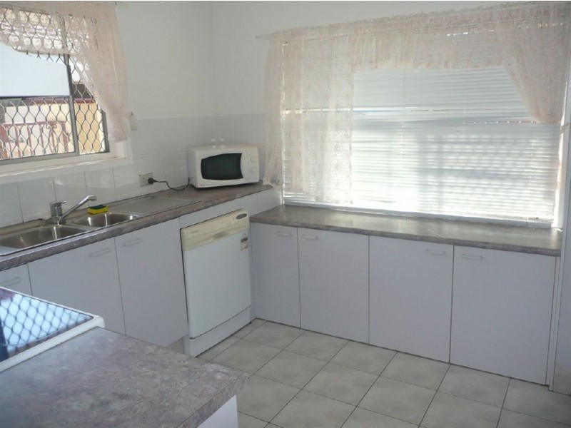 33 Beverley Crescent, Broadbeach Waters QLD 4218
