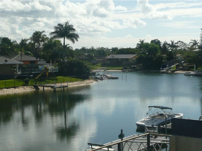 23 Lakeside Ave, Broadbeach Waters QLD 4218