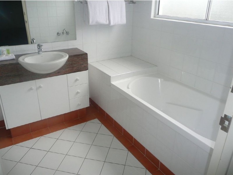 98/59 Pacific St, Main Beach QLD 4217