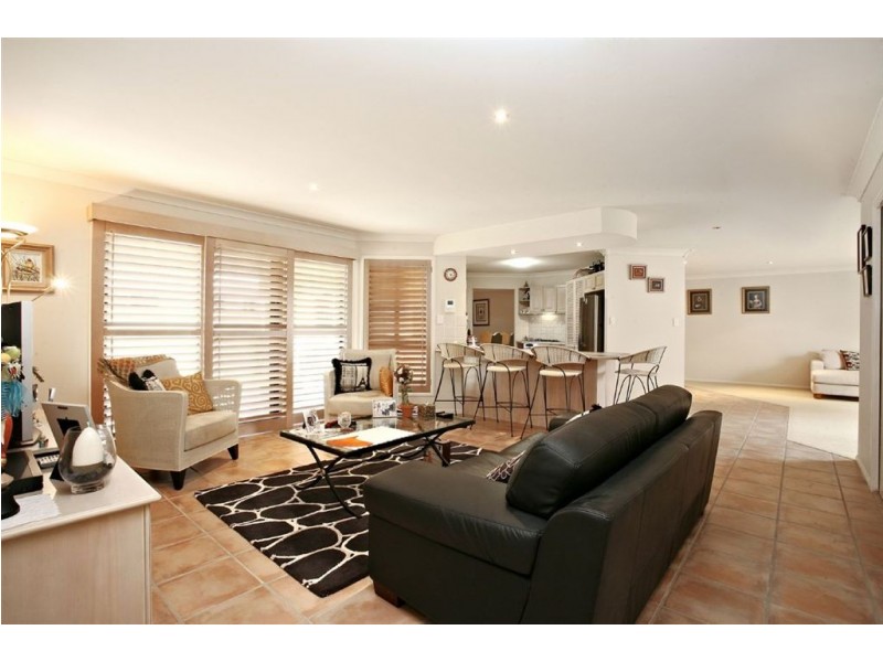 31 Deborah Ave, Benowa Waters QLD 4217