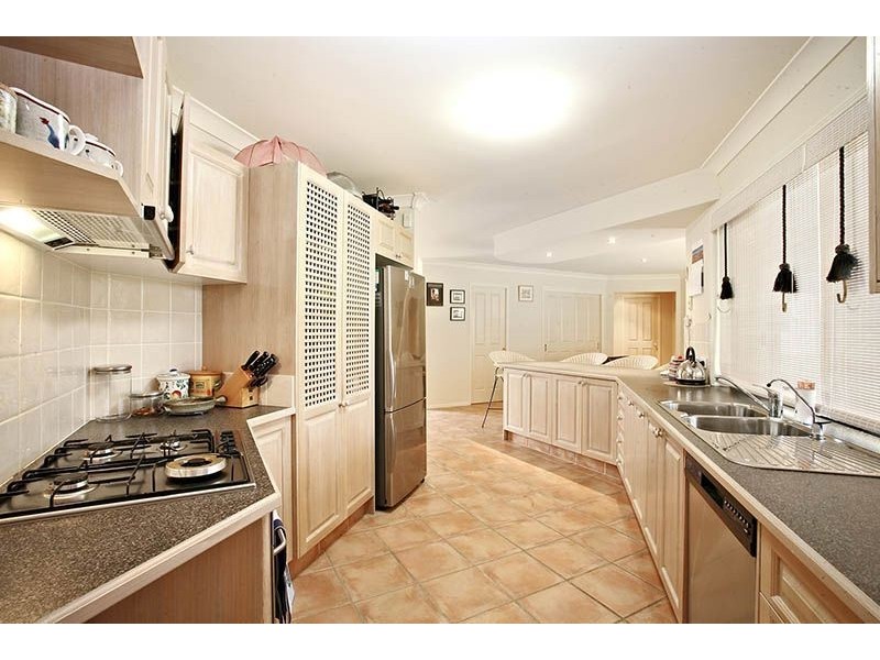 31 Deborah Ave, Benowa Waters QLD 4217