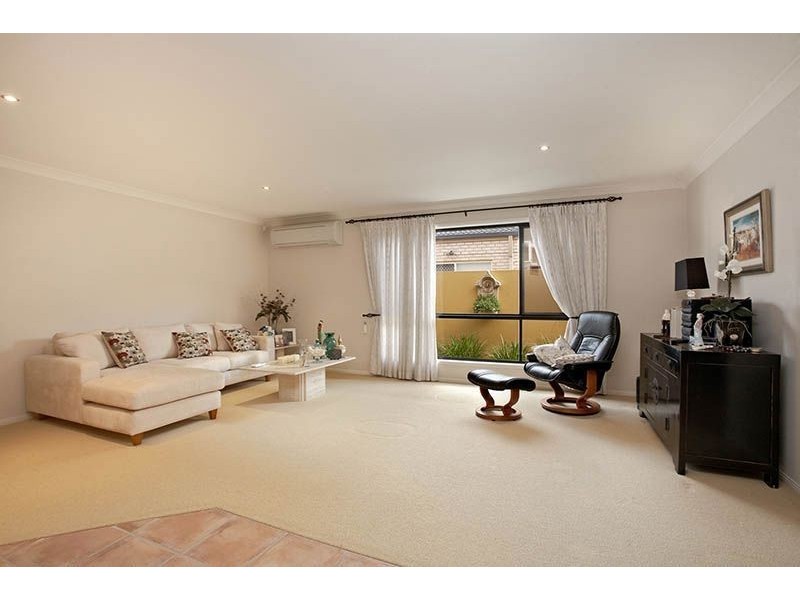 31 Deborah Ave, Benowa Waters QLD 4217