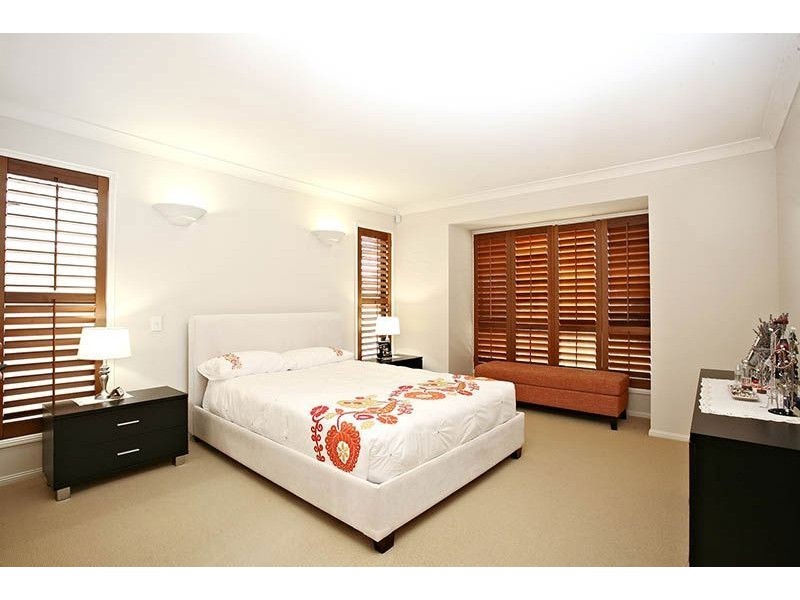 31 Deborah Ave, Benowa Waters QLD 4217