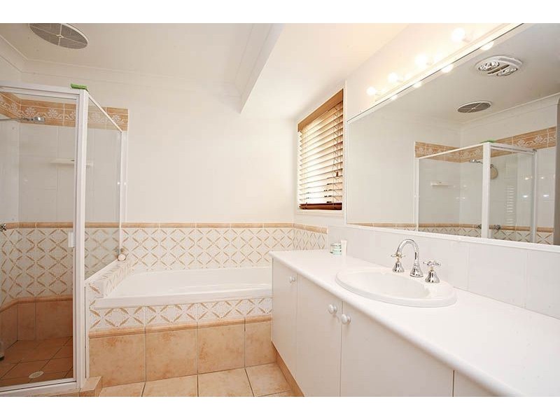 31 Deborah Ave, Benowa Waters QLD 4217