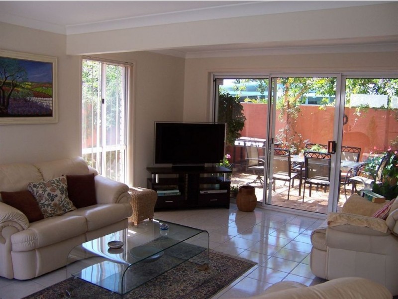 3 The Corso, Isle Of Capri QLD 4217