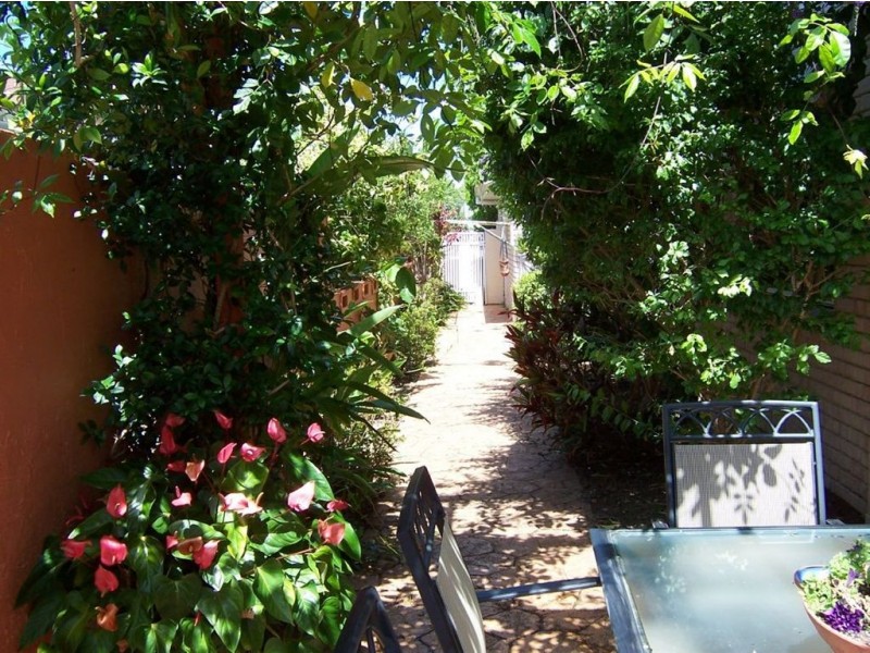 3 The Corso, Isle Of Capri QLD 4217