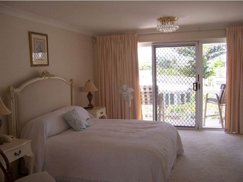 3 The Corso, Isle Of Capri QLD 4217