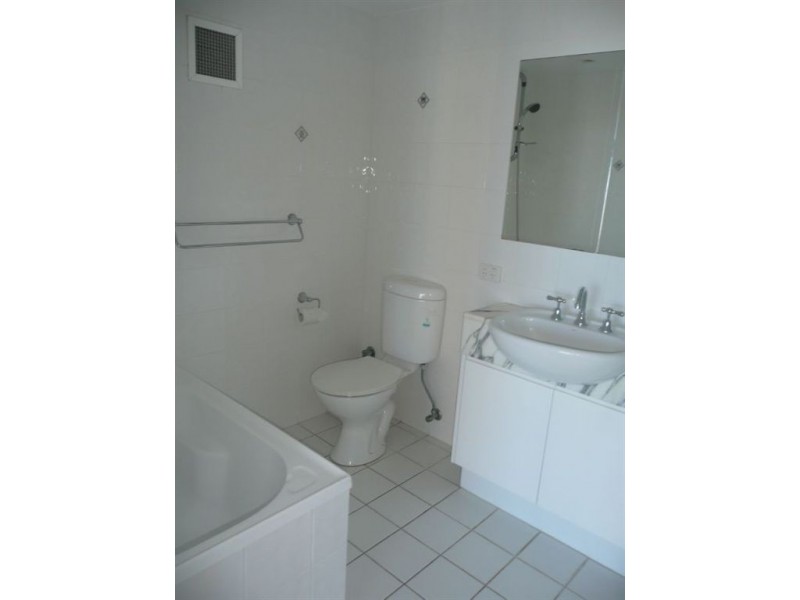 20B/2 Riverview Pde, Surfers Paradise QLD 4217