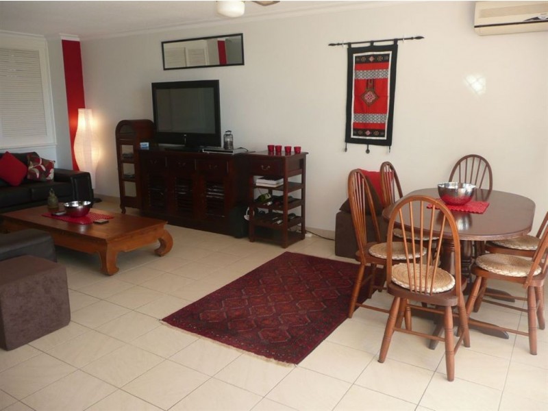 11/4 Northcliffe Tce “Villas De La Mer”, Surfers Paradise QLD 4217