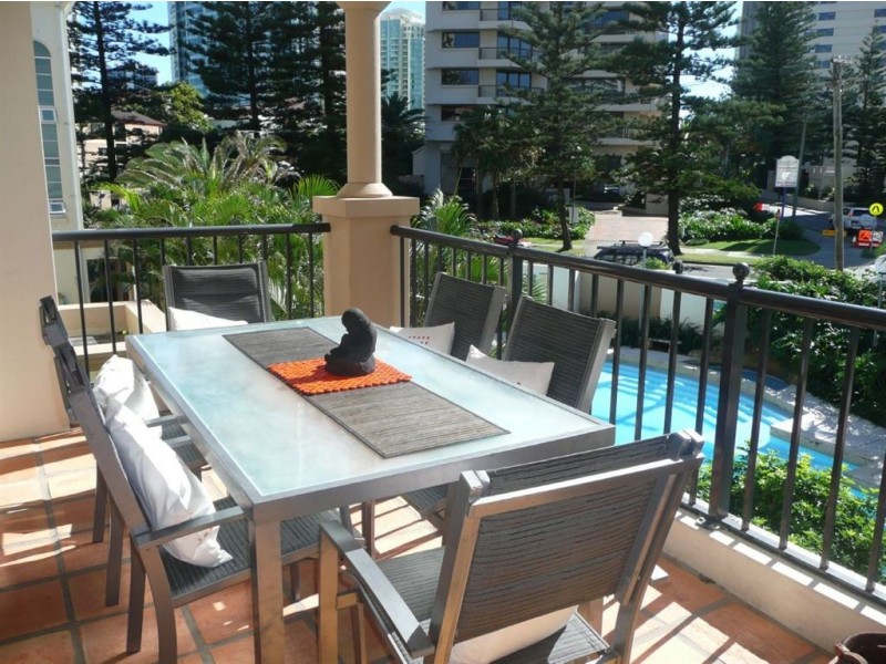 11/4 Northcliffe Tce “Villas De La Mer”, Surfers Paradise QLD 4217