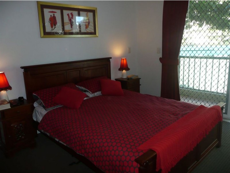 11/4 Northcliffe Tce “Villas De La Mer”, Surfers Paradise QLD 4217
