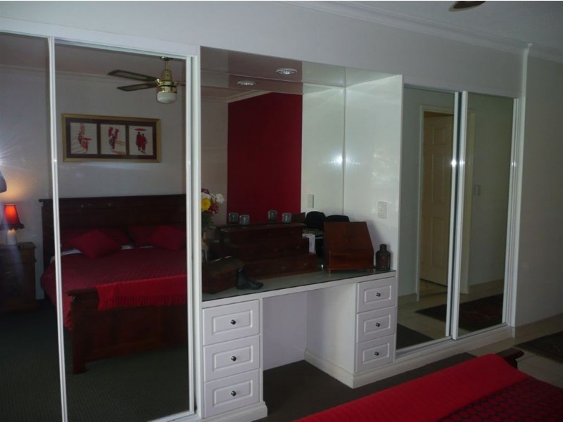 11/4 Northcliffe Tce “Villas De La Mer”, Surfers Paradise QLD 4217