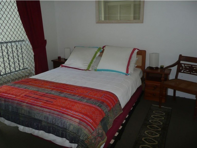 11/4 Northcliffe Tce “Villas De La Mer”, Surfers Paradise QLD 4217