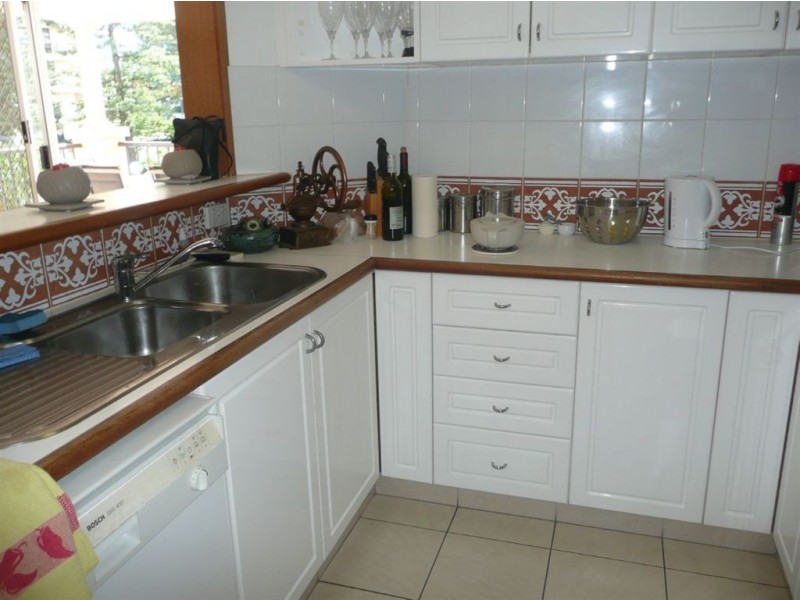 11/4 Northcliffe Tce “Villas De La Mer”, Surfers Paradise QLD 4217
