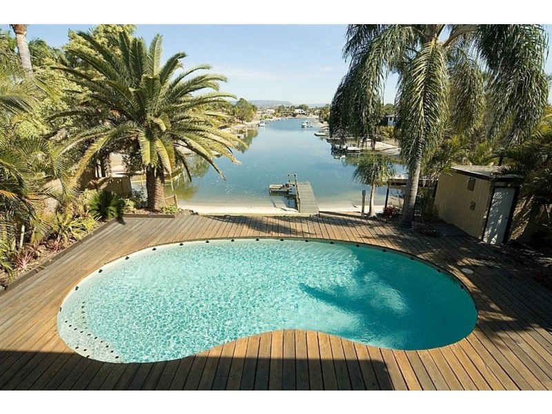 6 Hoy Street, Broadbeach Waters QLD 4218