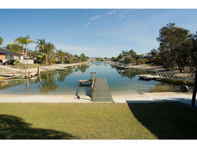 6 Hoy Street, Broadbeach Waters QLD 4218