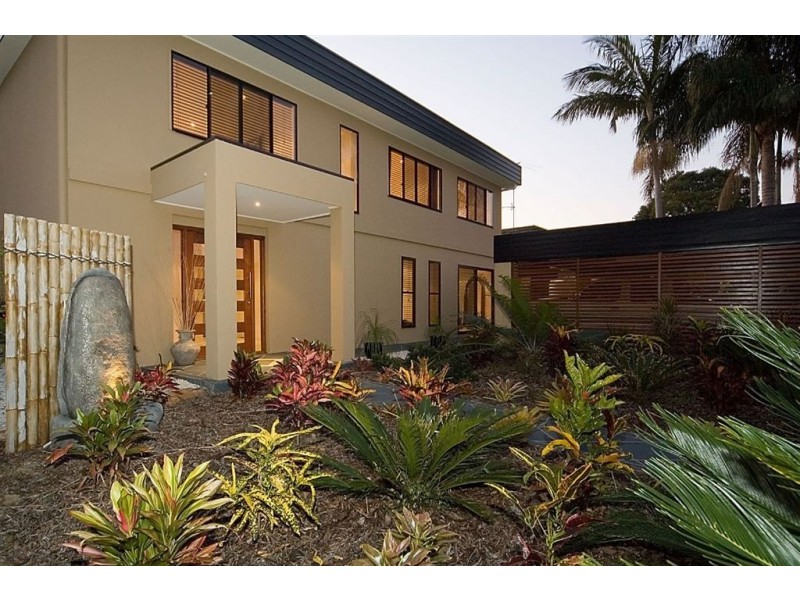 6 Hoy Street, Broadbeach Waters QLD 4218