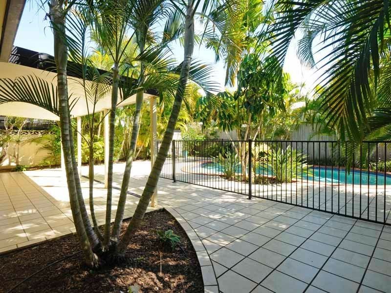 45 Amalfi Drive, Isle Of Capri QLD 4217
