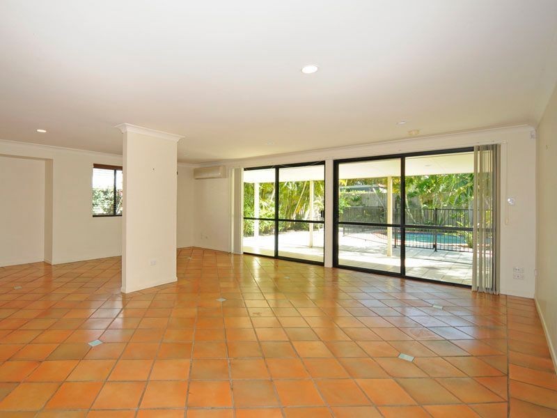 45 Amalfi Drive, Isle Of Capri QLD 4217