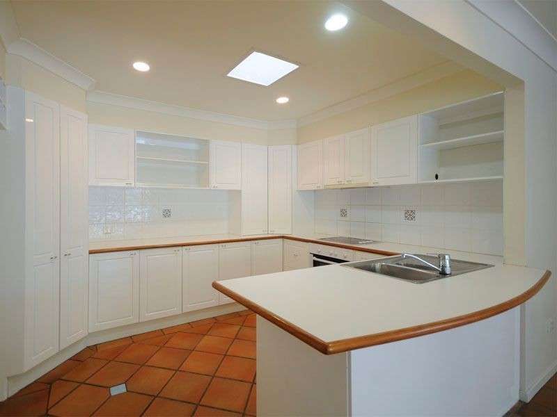 45 Amalfi Drive, Isle Of Capri QLD 4217