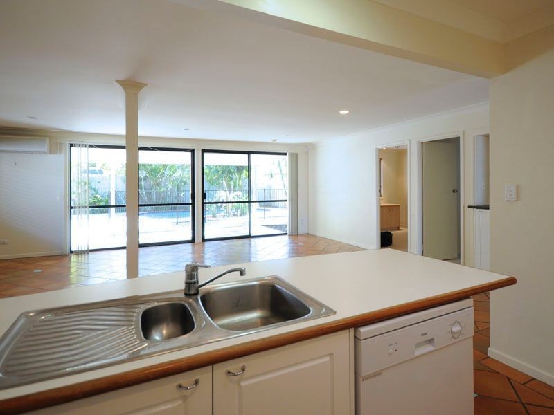 45 Amalfi Drive, Isle Of Capri QLD 4217