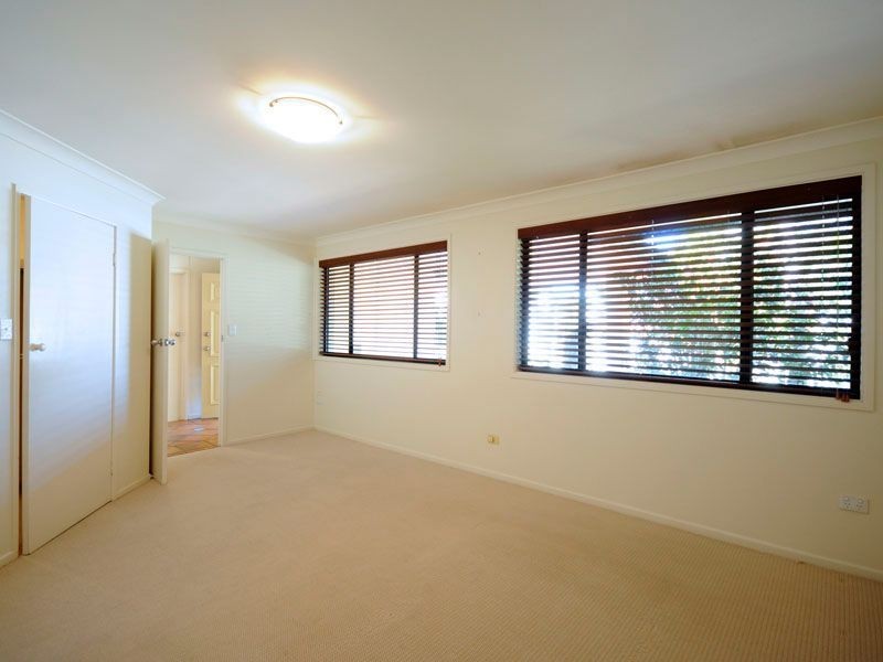 45 Amalfi Drive, Isle Of Capri QLD 4217