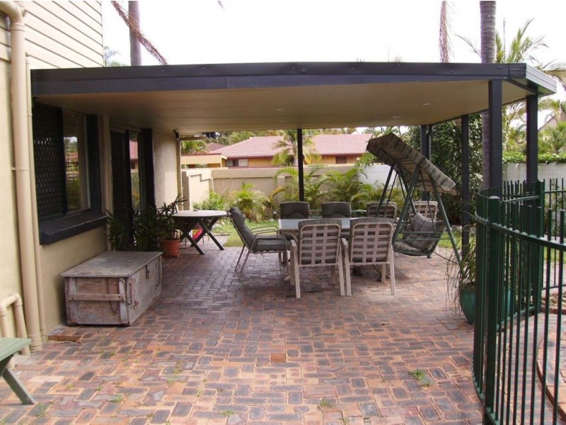 2 Mackay Close, Bundall QLD 4217