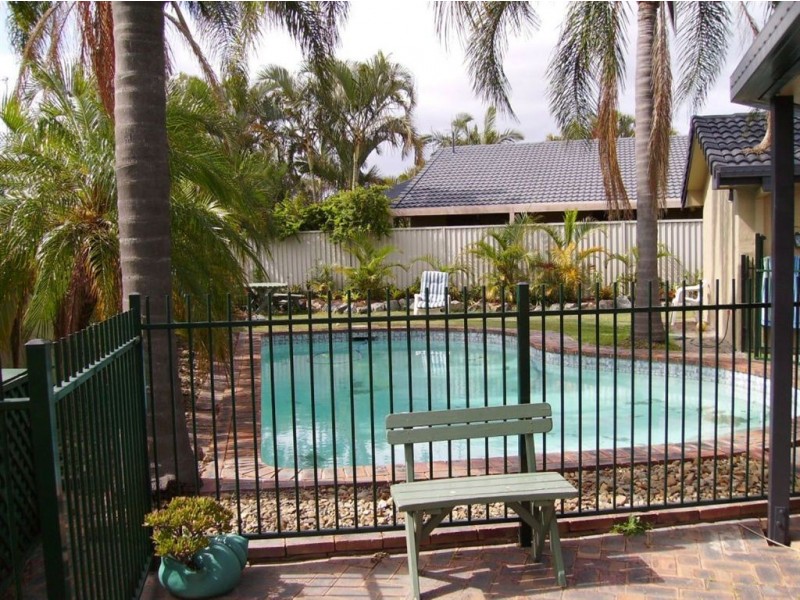 2 Mackay Close, Bundall QLD 4217