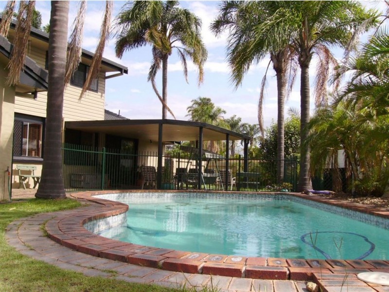 2 Mackay Close, Bundall QLD 4217